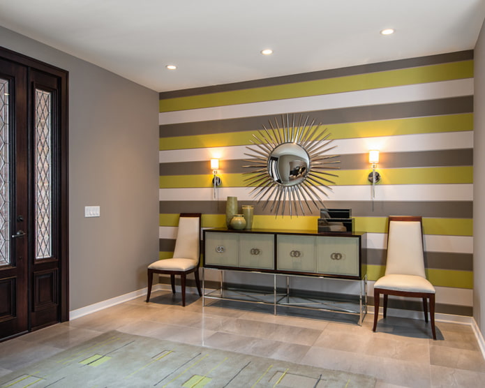 stripe on the wall in the hallway interior