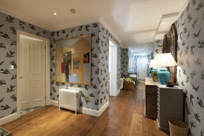 wallpaper on the walls in the hallway interior