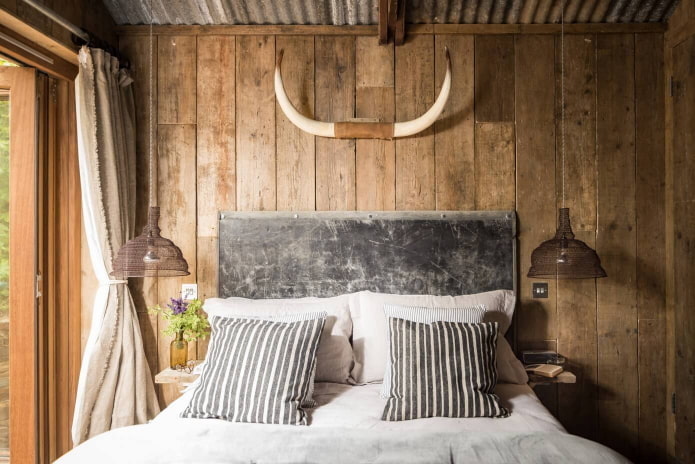bedroom decor in rustic style