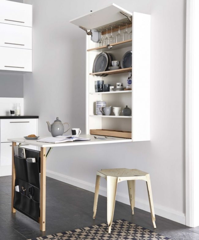 Folding transforming table