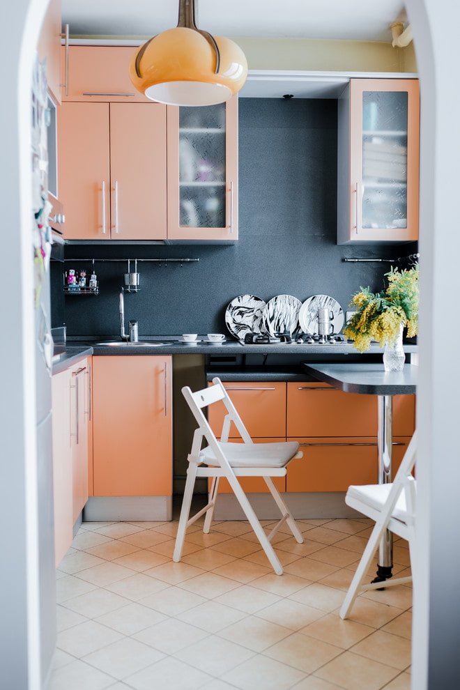Pull-out table