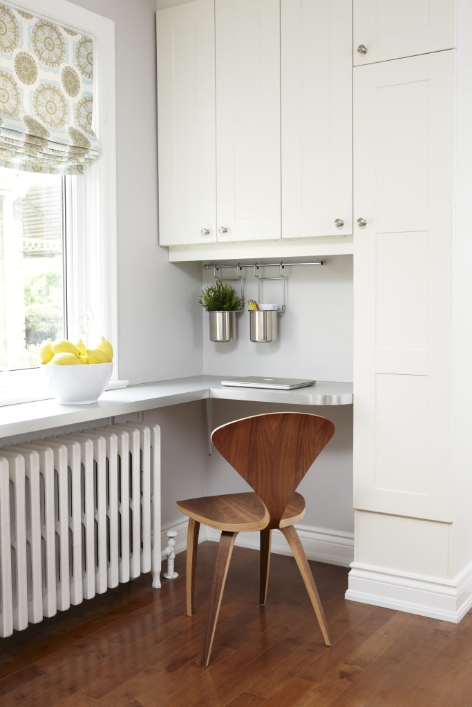 Narrow corner table