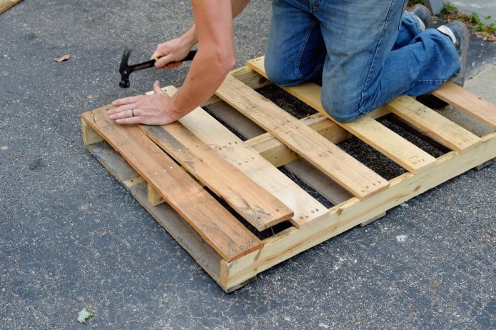 Filling the gaps between the boards
