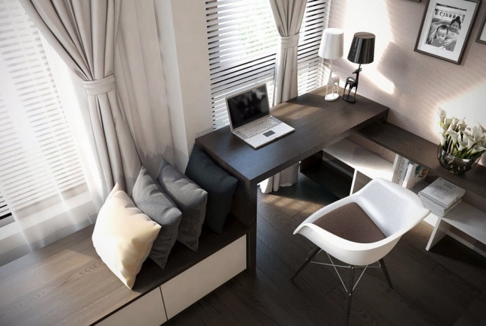 Corner table