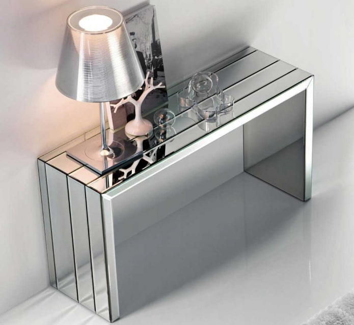 Small transforming table