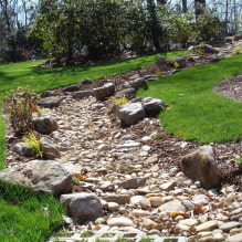 How to decorate a dry stream on a site?-4