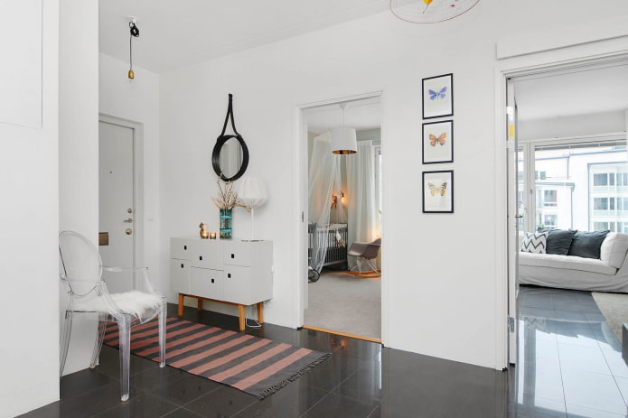 minimalism in the hallway