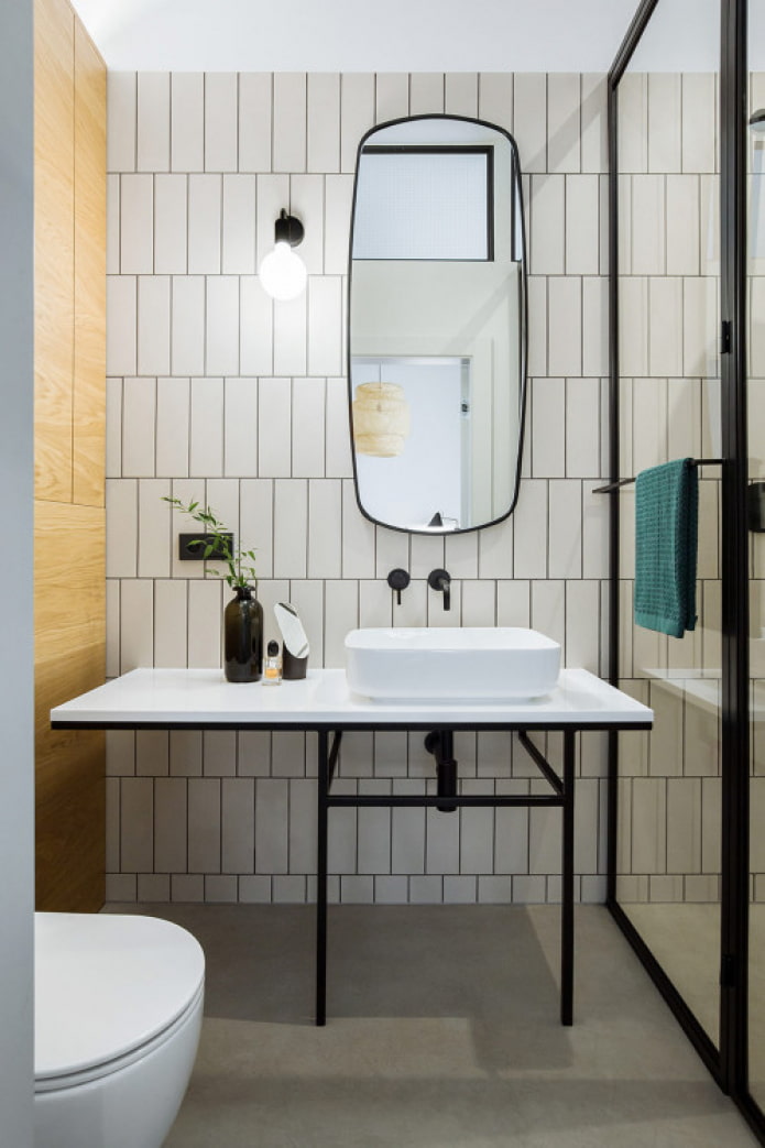 black accents in the bathroom