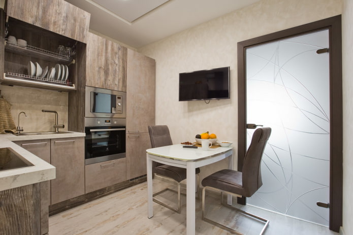 door to the kitchen