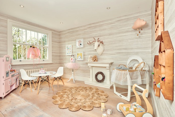 Skirting board lighter than the floor