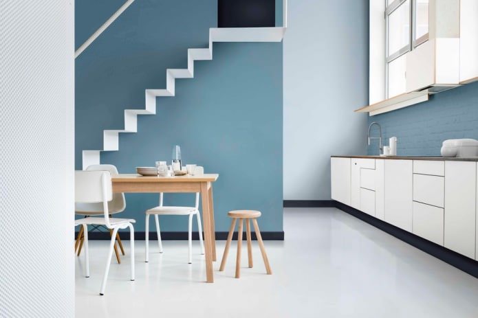 Dark skirting board and white floor