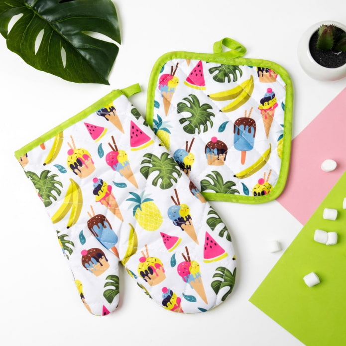 potholder set for the kitchen