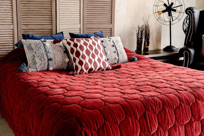 how to put pillows on a bed