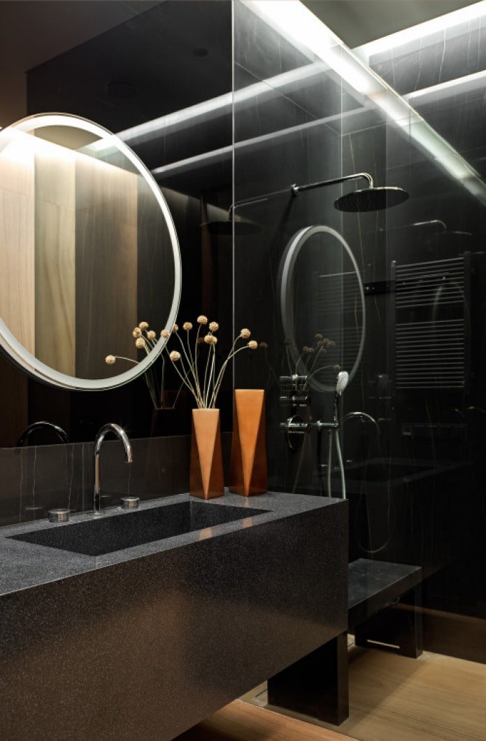 mirror lighting in the bathroom