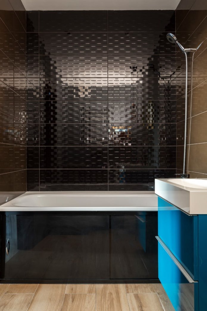 glossy tiles on the walls