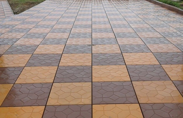 pavement tile with a carpet texture
