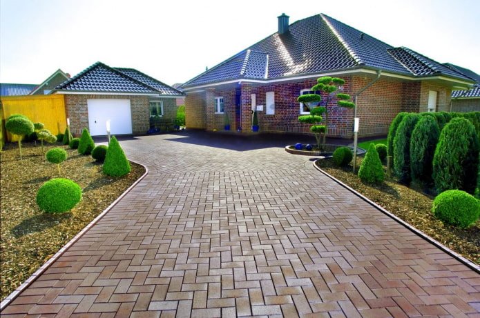 brown sidewalk tiles