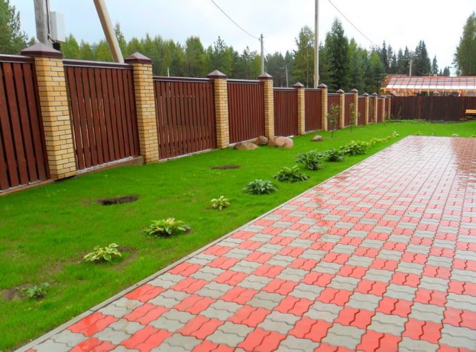 wave-shaped paving slab