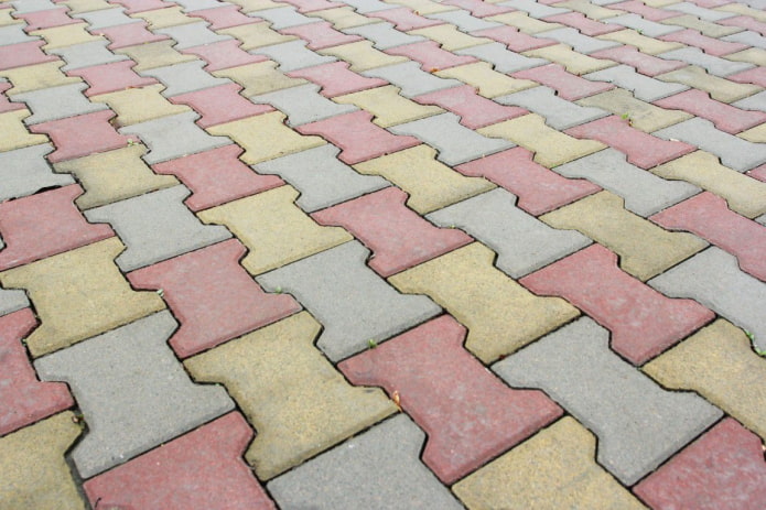 spool-shaped paving slab