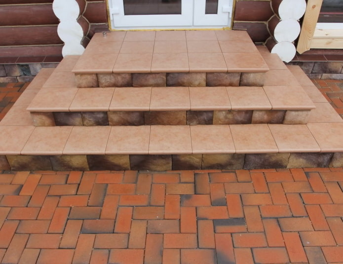 porch with street tiles