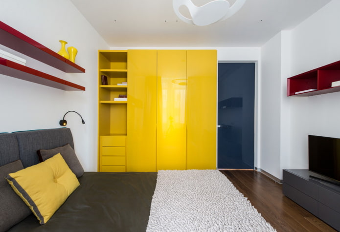 combination of doors with walls in the interior