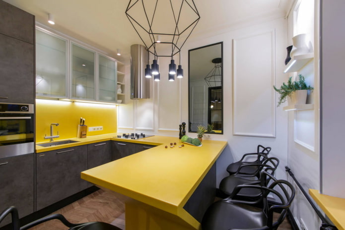 Kitchen with a bar counter