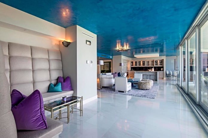 Light floor and blue ceiling
