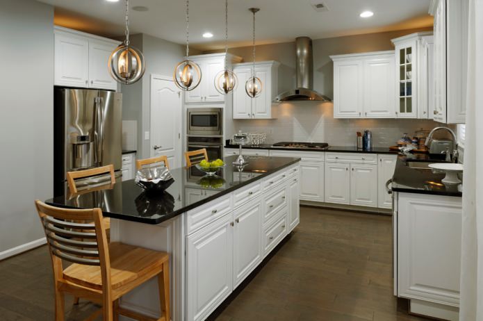 black glossy countertop