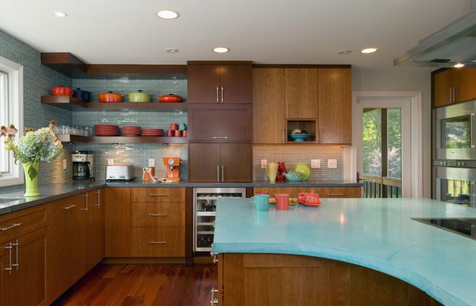 floor and countertop in different colors
