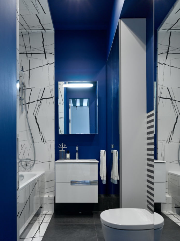 blue walls in the bathroom