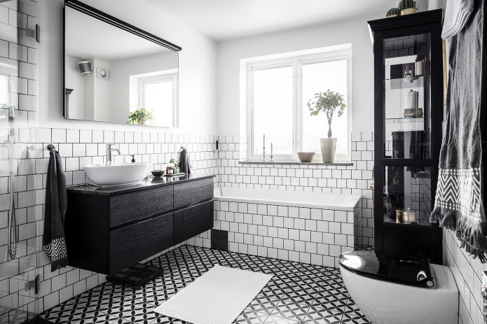 tile with paint in the bathtub