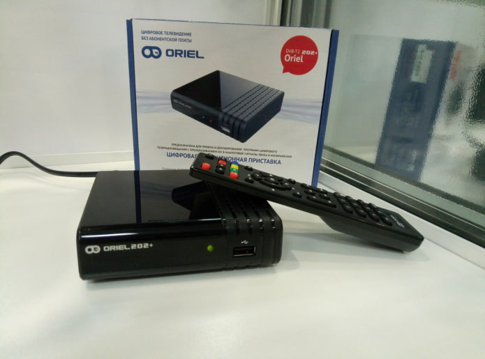 connecting an external digital tuner to a TV