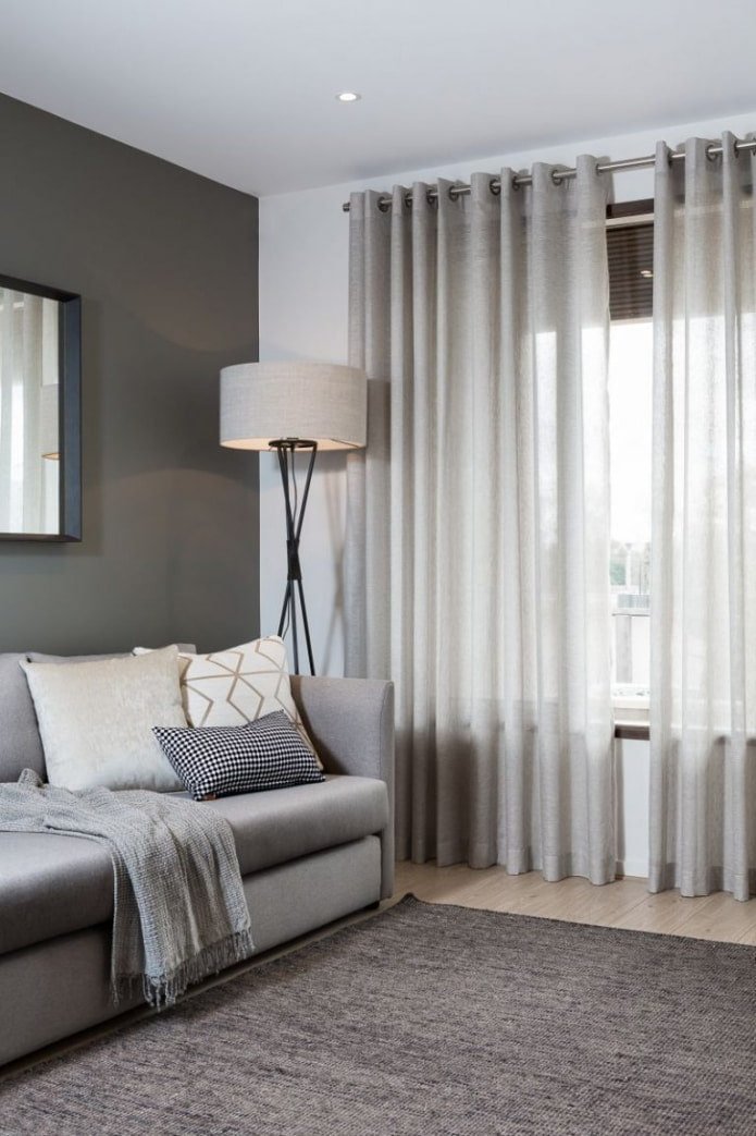 tulle in the living room interior