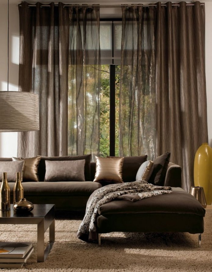 tulle in the living room interior