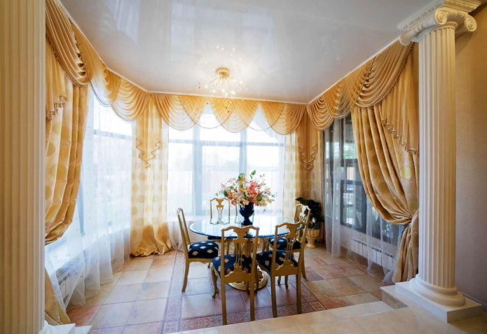 tulle with lambrequins in the interior