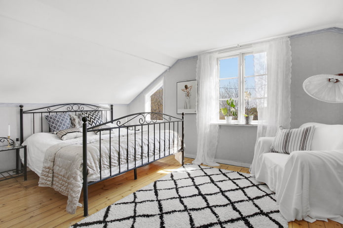 Lace curtains in the bedroom