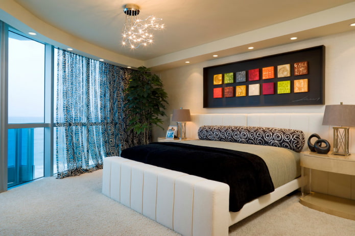 combination of curtains with textiles in the bedroom