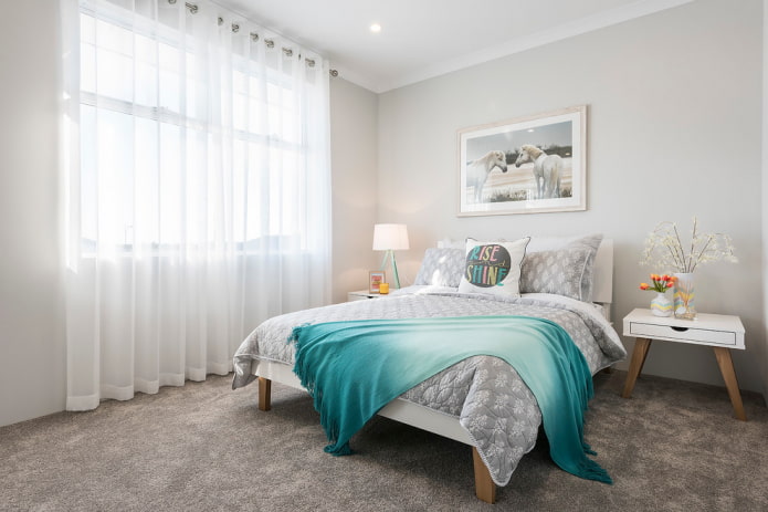 tulle curtains on eyelets in the bedroom