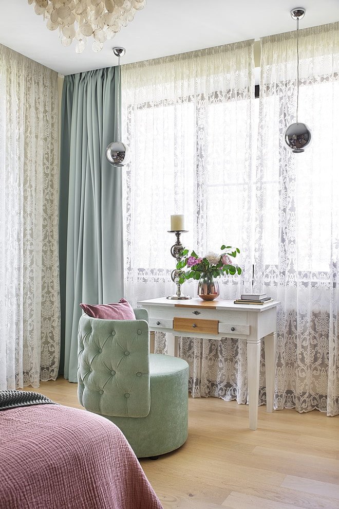 lace curtains in the bedroom