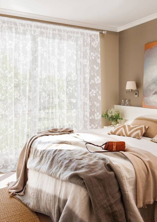 curtains with floral print in the bedroom