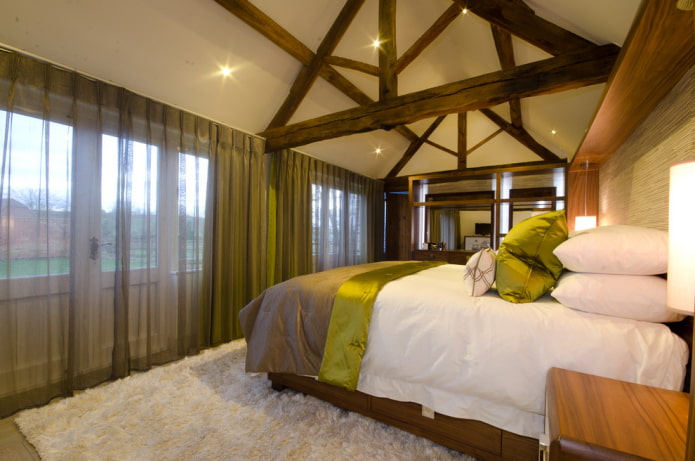 combination of curtains with textiles in the bedroom