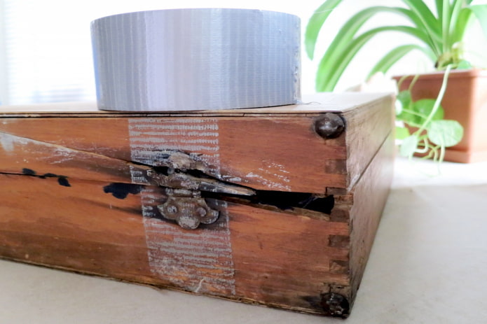 traces of scotch tape on wood