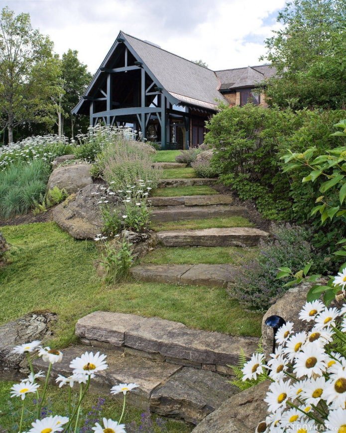 path to the house on the slope
