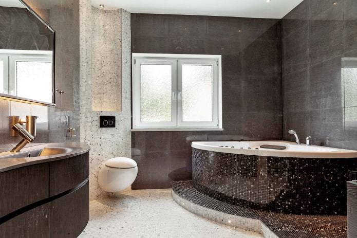 double corner bathtub, finished with mosaics