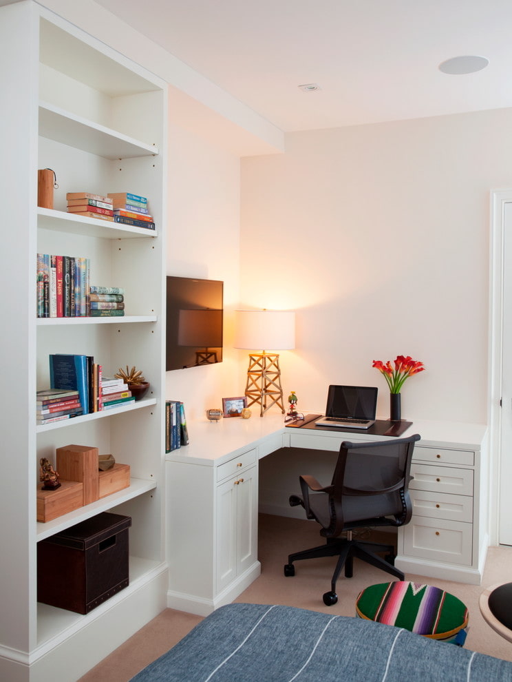 corner table