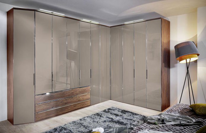 L-shaped corner wardrobe in the bedroom