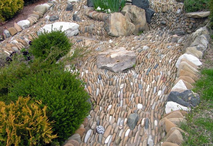 Stream of pebbles