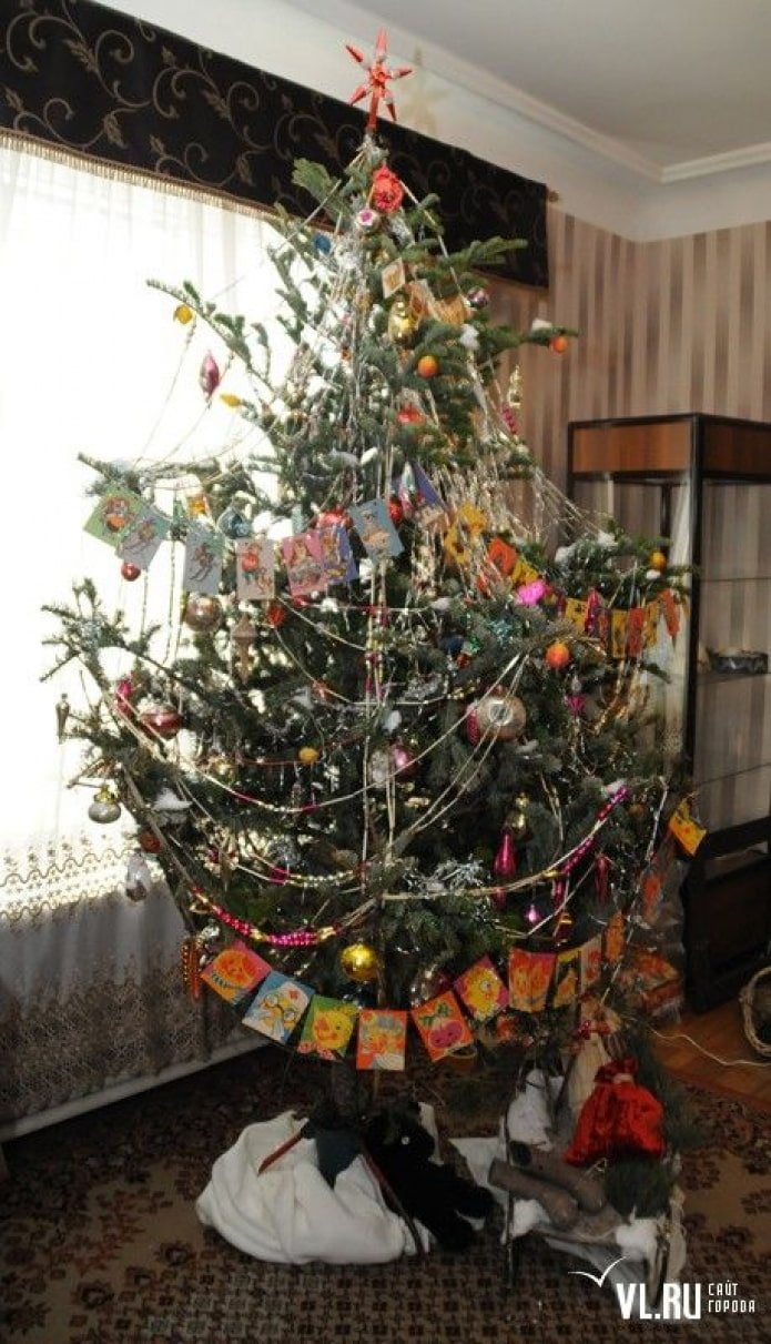 Retro-style Christmas tree