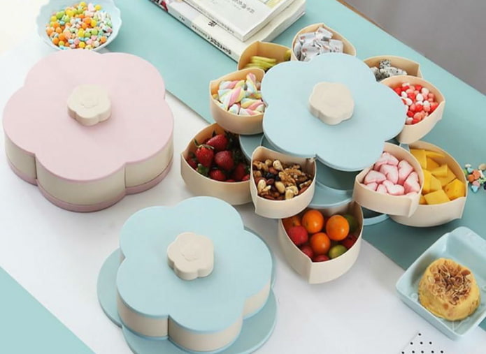 Flower-shaped dish