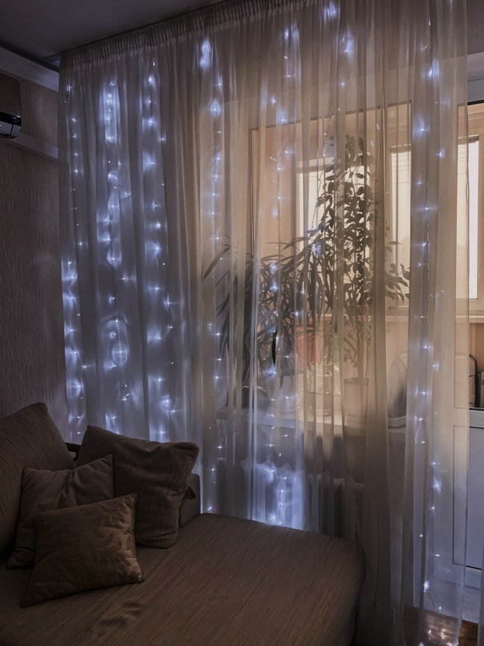 Garlands in the interior